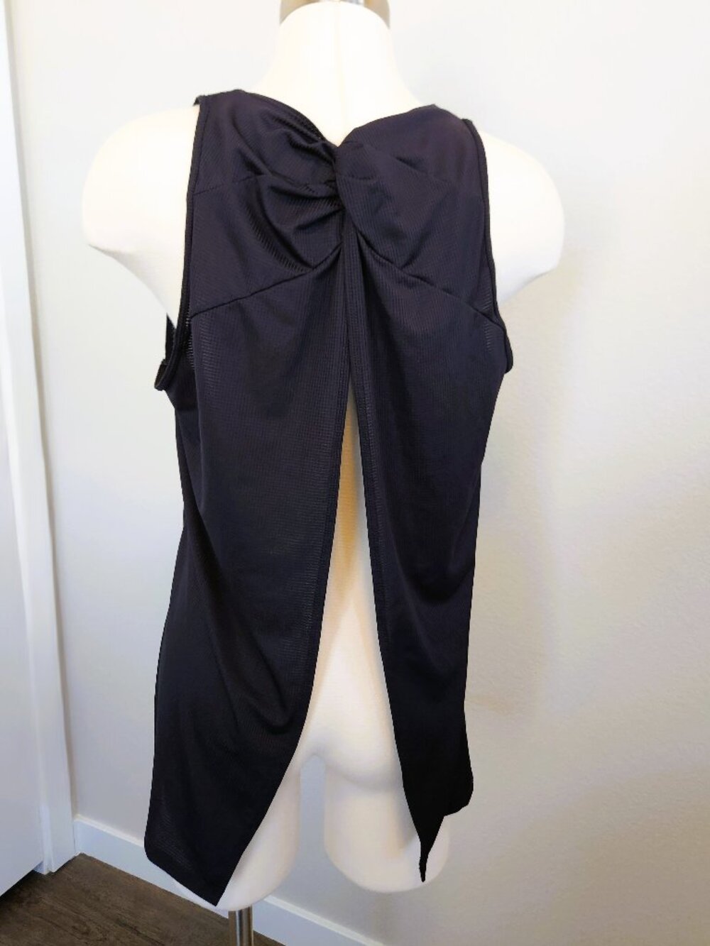 Fabletics Cashel Open Back Twist Knot Athletic Tank Women's Size Large